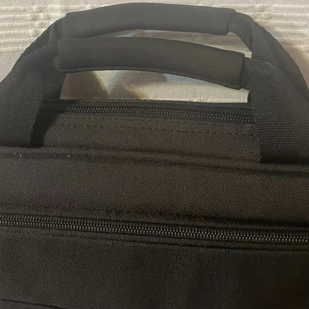 Case Logic 15” Black Laptop Briefcase Bag Shoulder Strap